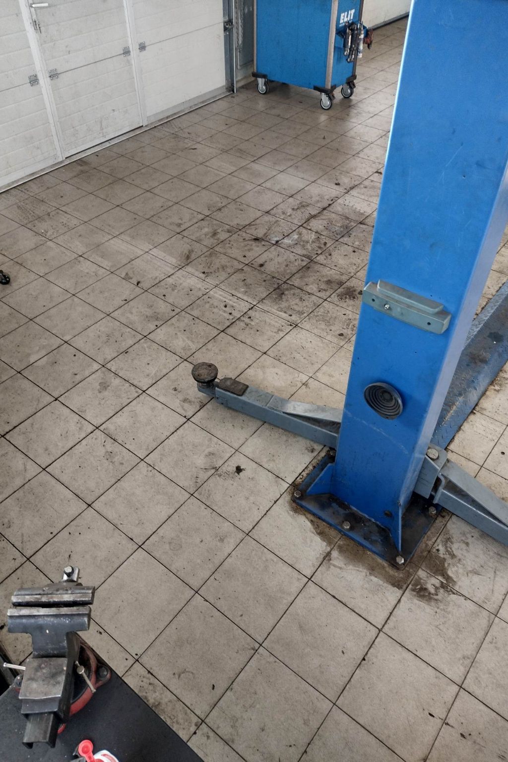 Podlaha v gastro prevádzke po čistení